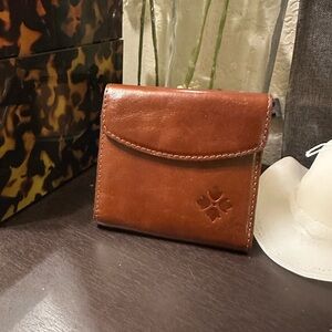 Patricia Nash brown bifold wallet